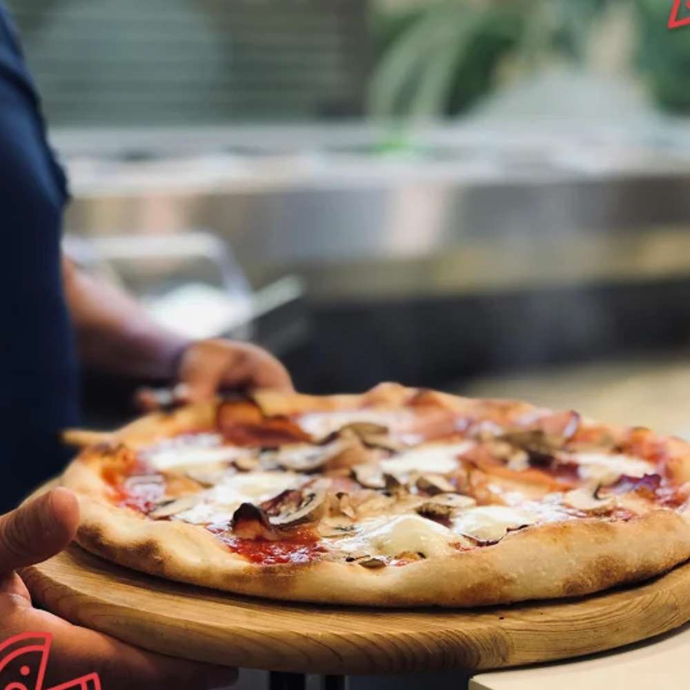About Bomabay Curry Pizza